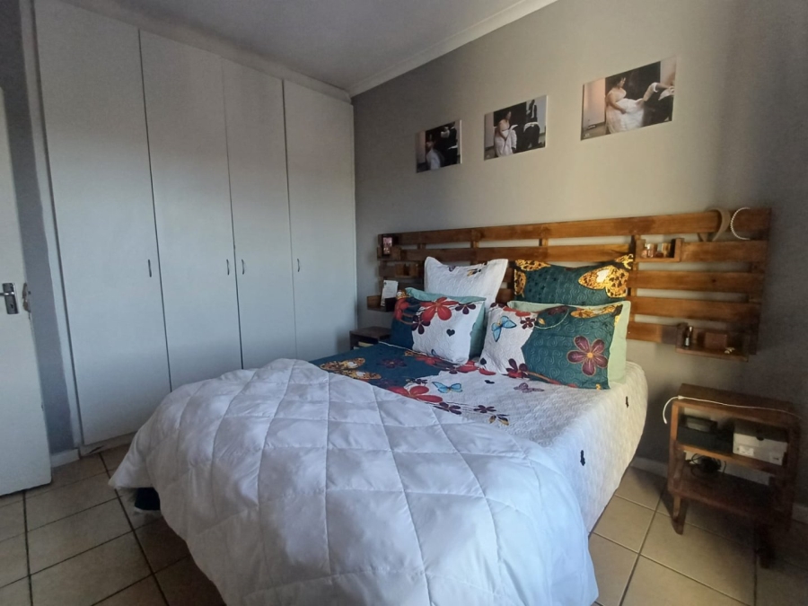 2 Bedroom Property for Sale in Brackenfell Central Western Cape